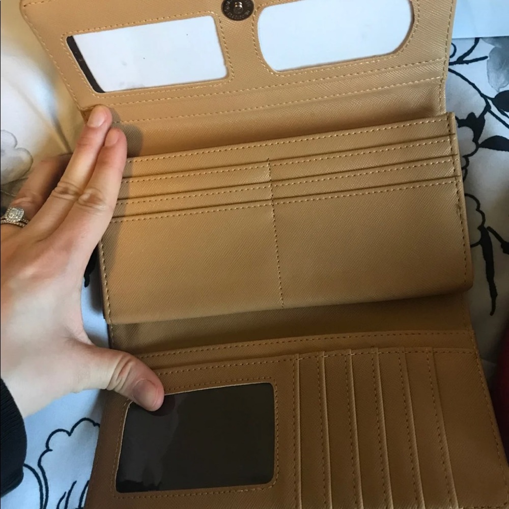 Cream wallet - Picture 2 of 5